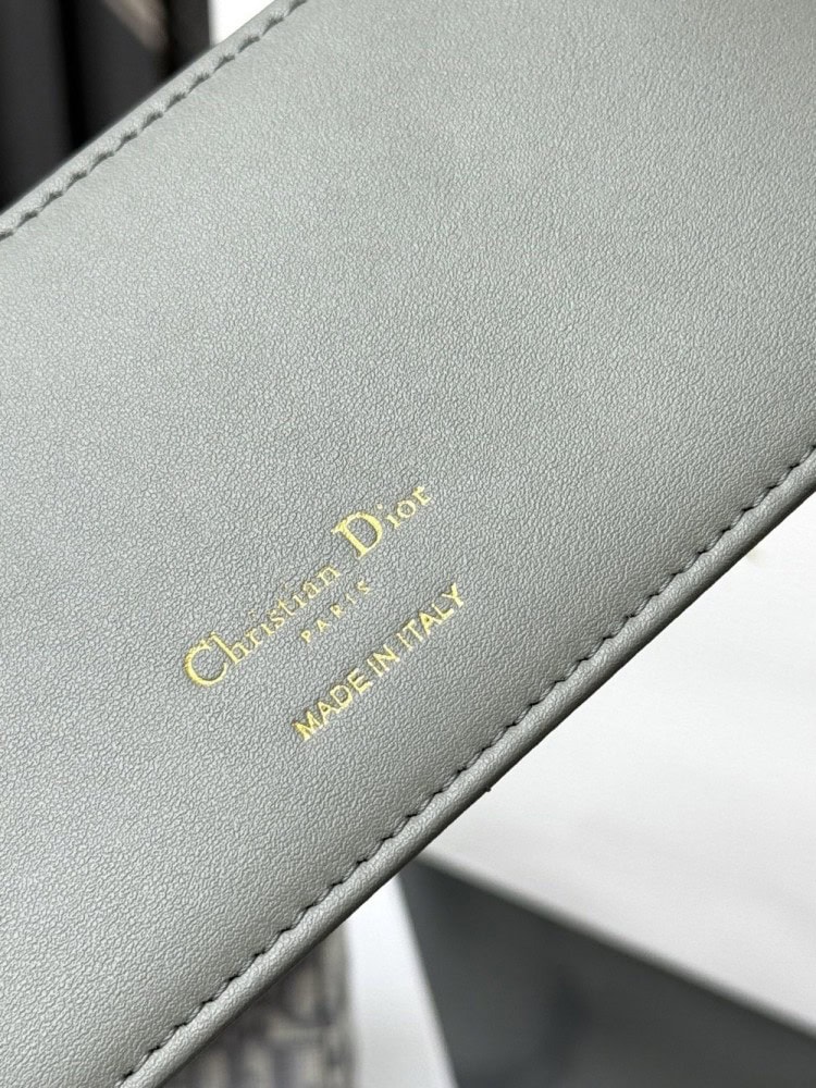 【AT13937】高級Diorディオールショルダーバッグ - エレガンスとファッションの融合 | Christian Dior
