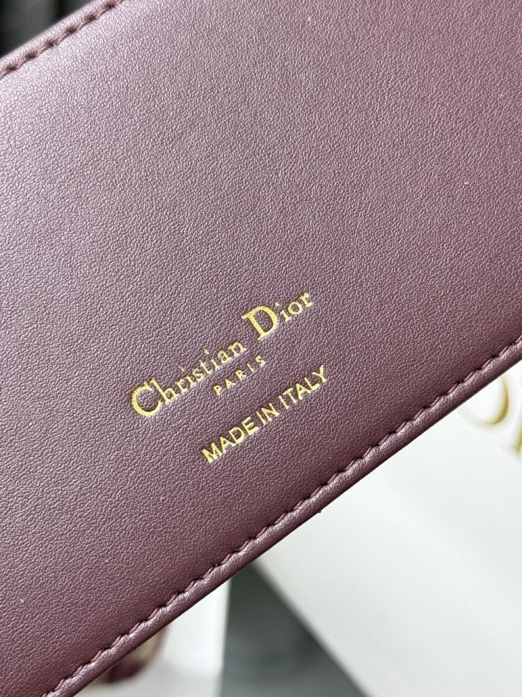 【AT13940】ディオールDior秋冬2025斜め掛けバッグ 豊かな高級感を体験 | Dior Paris