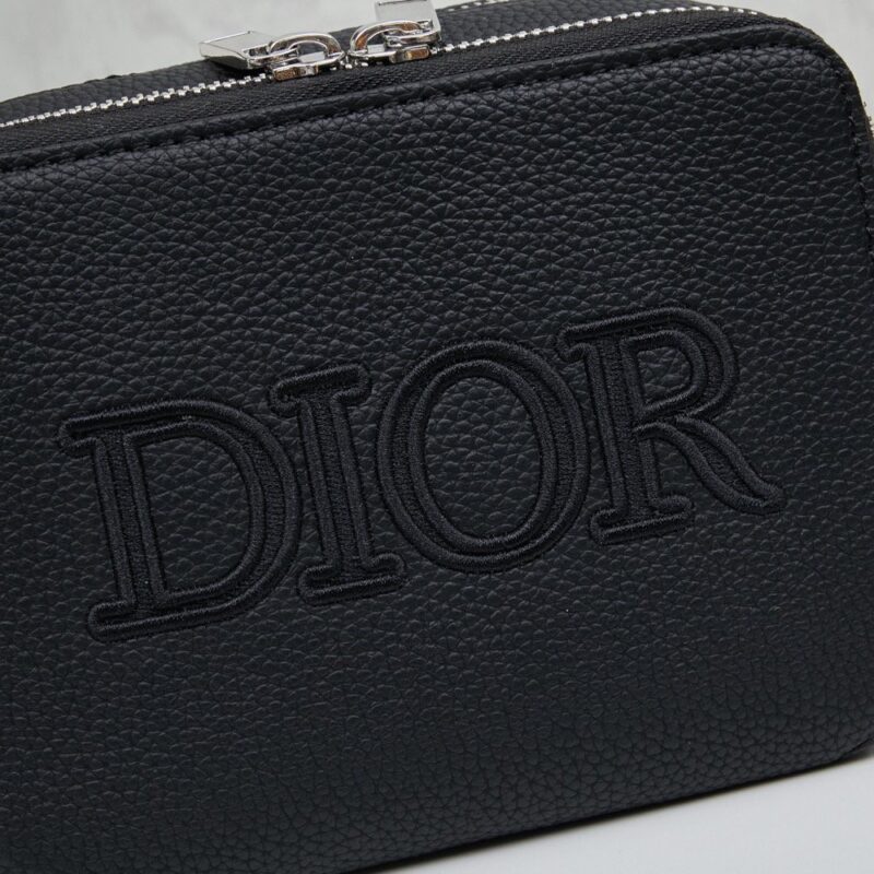 【AT13941】ディオールのクラシックシリーズ レトロデザイン カメラバッグ 黒 牛革素材 | Dior