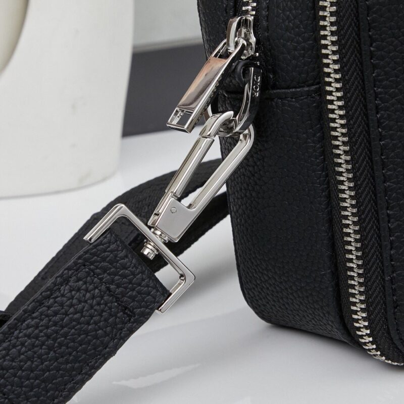 【AT13941】ディオールのクラシックシリーズ レトロデザイン カメラバッグ 黒 牛革素材 | Dior
