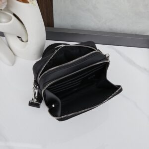 【AT13941】ディオールのクラシックシリーズ レトロデザイン カメラバッグ 黒 牛革素材 | Dior