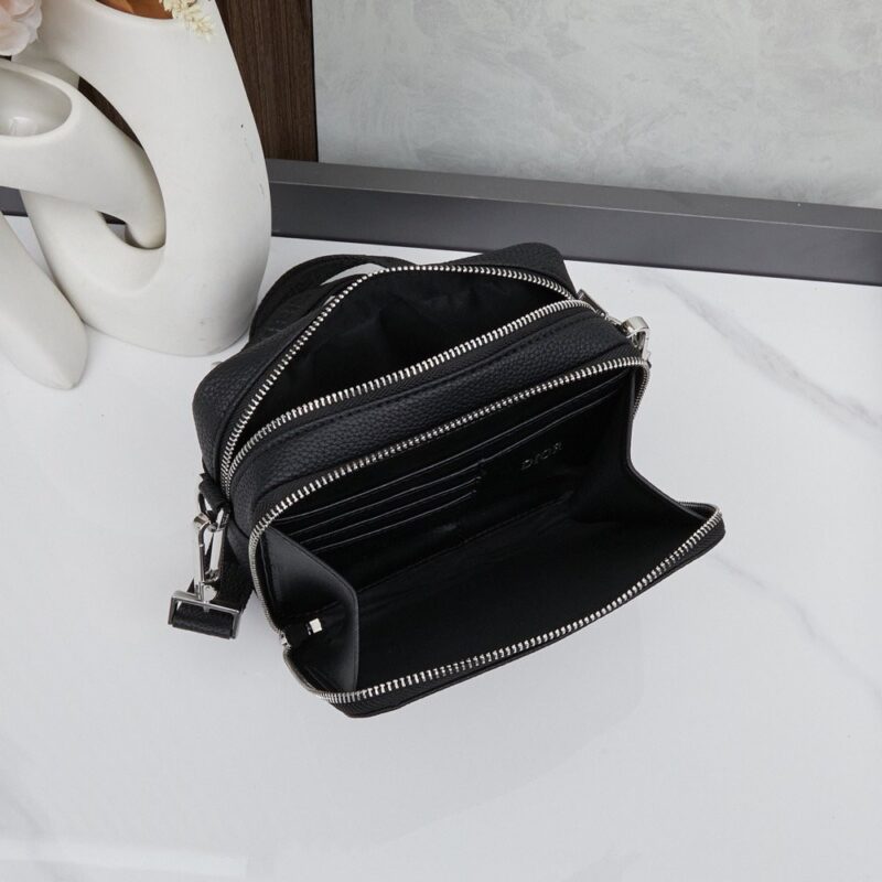 【AT13941】ディオールのクラシックシリーズ レトロデザイン カメラバッグ 黒 牛革素材 | Dior