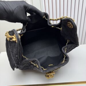 【AT13946】Chanelのクラシックなダイヤ柄バケツバッグ、エレガントなデザインで華やかに！ | Chanel