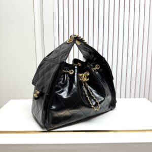 【AT13952】高級牛革チェーンバッグ - ブラックゴールドのエレガントなダイヤモンド柄デザイン | Chanel