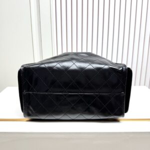【AT13952】高級牛革チェーンバッグ - ブラックゴールドのエレガントなダイヤモンド柄デザイン | Chanel