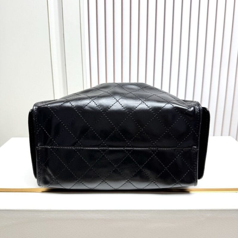 【AT13952】高級牛革チェーンバッグ - ブラックゴールドのエレガントなダイヤモンド柄デザイン | Chanel