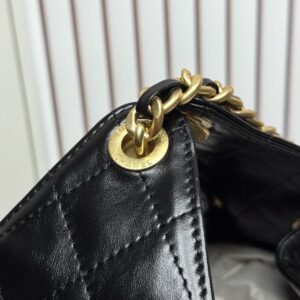 【AT13952】高級牛革チェーンバッグ - ブラックゴールドのエレガントなダイヤモンド柄デザイン | Chanel