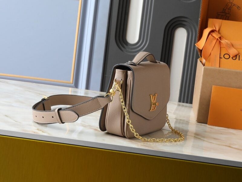 【AT13956】プラダ Prada レザーハンドバッグ ゴージャスなデザインと実用性 ハイエンドファッション女性向け | Louis Vuitton
