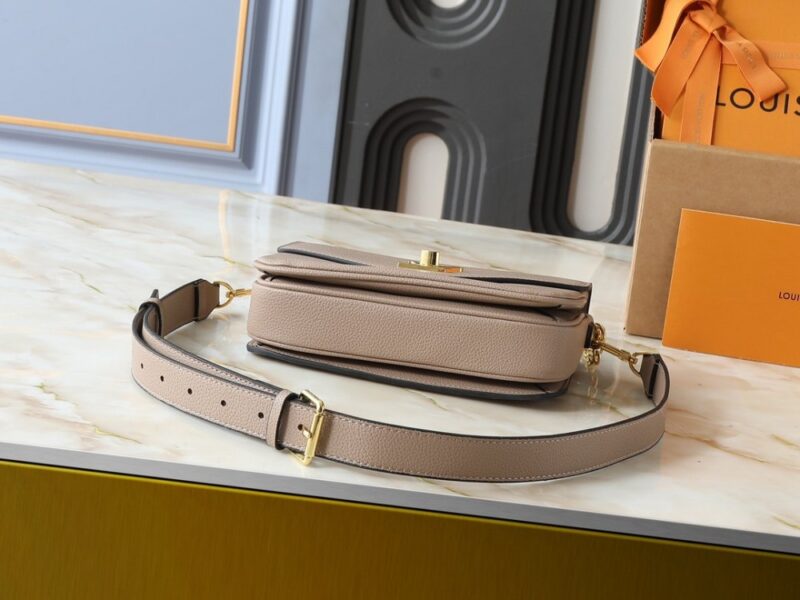 【AT13956】プラダ Prada レザーハンドバッグ ゴージャスなデザインと実用性 ハイエンドファッション女性向け | Louis Vuitton
