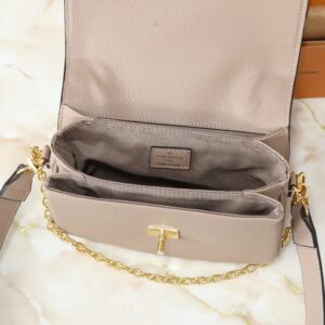【AT13956】プラダ Prada レザーハンドバッグ ゴージャスなデザインと実用性 ハイエンドファッション女性向け | Louis Vuitton