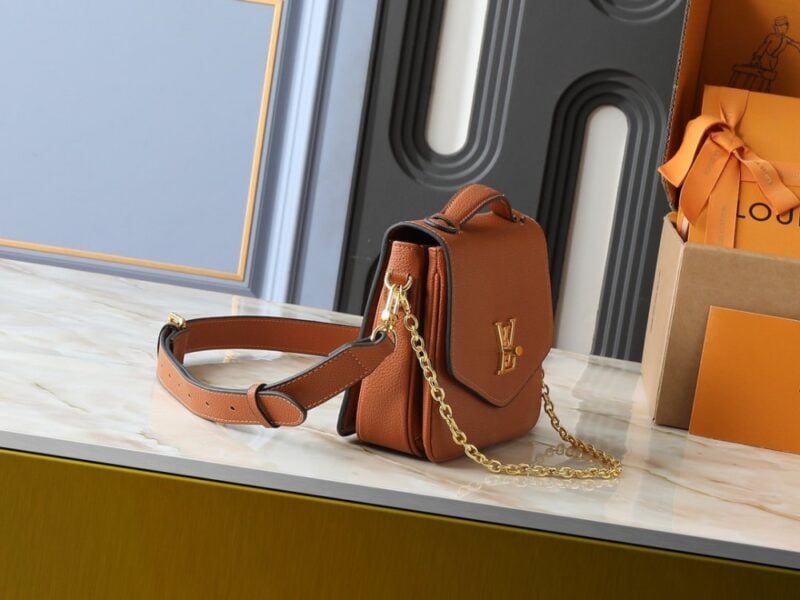 【AT13957】ルイ・ヴィトンTwistシリーズスエードレザーハンドバッグ - エレガントなラグジュアリーアクセント | Louis Vuitton Paris