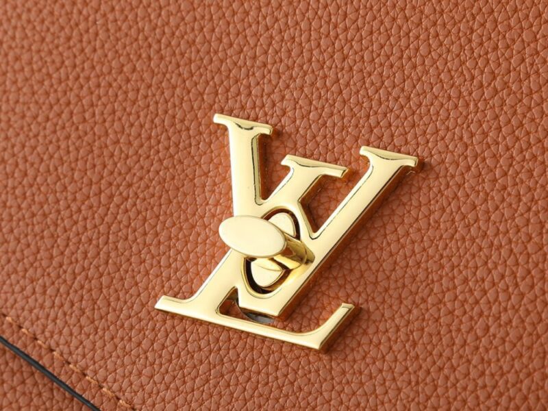 【AT13957】ルイ・ヴィトンTwistシリーズスエードレザーハンドバッグ - エレガントなラグジュアリーアクセント | Louis Vuitton Paris