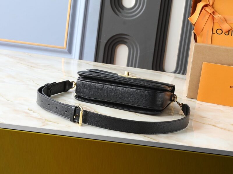 【AT13958】ルイ・ヴィトン（Louis Vuitton）のオックスフォードクラシックハンドバッグ - 都会の女性のためのエレガントな高級皮革製品 | Louis Vuitton