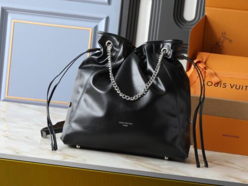 【AT13959】LV VibeシリーズのOff Duty中サイズのハンドバッグ - 黒の革とLV Circleロゴ - 光沢と上質な羊皮革の組み合わせ | Louis Vuitton