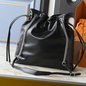 【AT13959】LV VibeシリーズのOff Duty中サイズのハンドバッグ - 黒の革とLV Circleロゴ - 光沢と上質な羊皮革の組み合わせ | Louis Vuitton