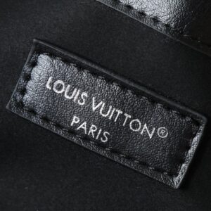 【AT13959】LV VibeシリーズのOff Duty中サイズのハンドバッグ - 黒の革とLV Circleロゴ - 光沢と上質な羊皮革の組み合わせ | Louis Vuitton