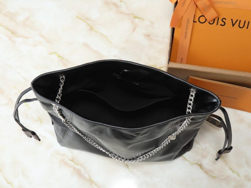 【AT13959】LV VibeシリーズのOff Duty中サイズのハンドバッグ - 黒の革とLV Circleロゴ - 光沢と上質な羊皮革の組み合わせ | Louis Vuitton