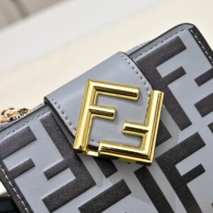 【AT13964】Fendi（フェンディ）FF Diamondsシリーズ ラグジュアリーなカーフスキン財布 | Fendi Roma