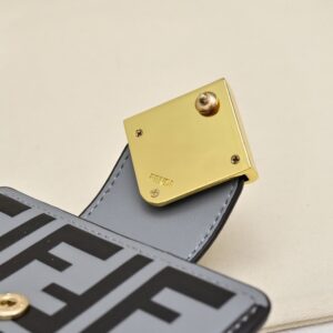 【AT13964】Fendi（フェンディ）FF Diamondsシリーズ ラグジュアリーなカーフスキン財布 | Fendi Roma