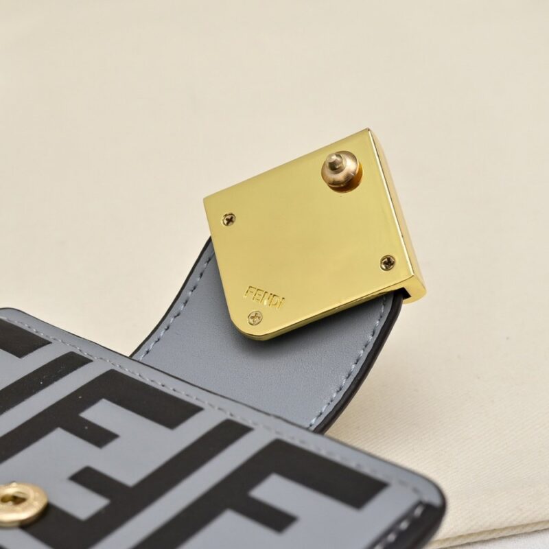 【AT13964】Fendi（フェンディ）FF Diamondsシリーズ ラグジュアリーなカーフスキン財布 | Fendi Roma