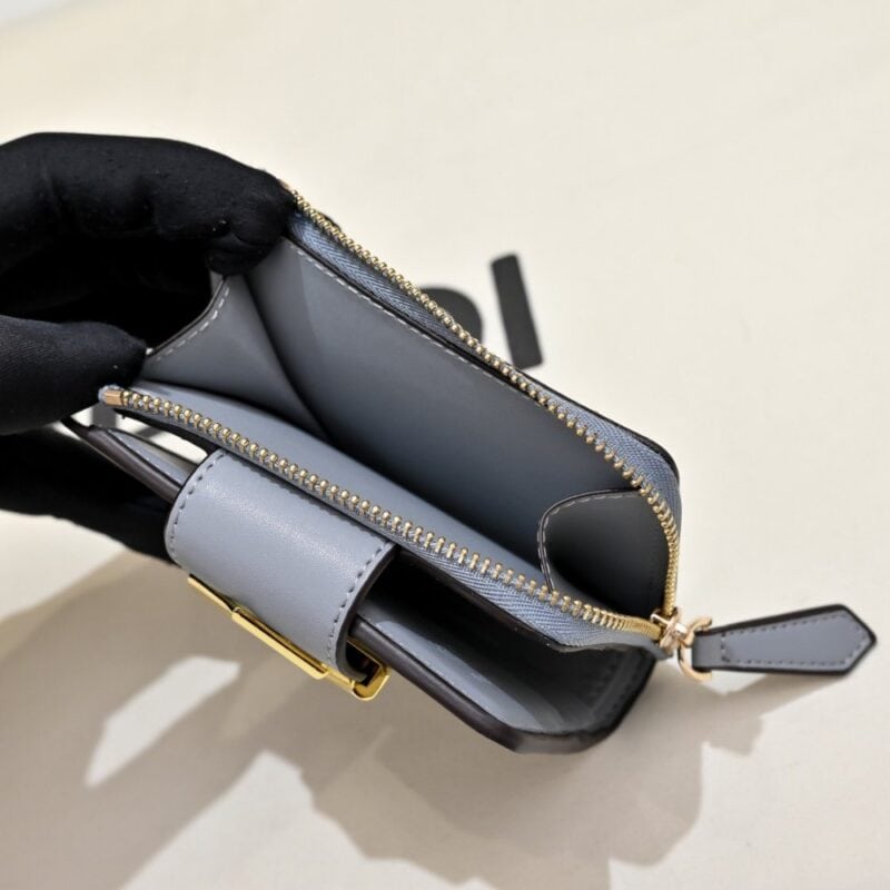 【AT13964】Fendi（フェンディ）FF Diamondsシリーズ ラグジュアリーなカーフスキン財布 | Fendi Roma