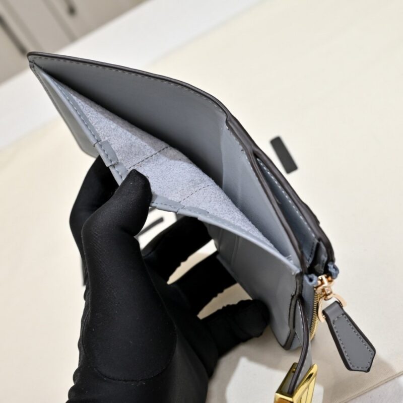 【AT13964】Fendi（フェンディ）FF Diamondsシリーズ ラグジュアリーなカーフスキン財布 | Fendi Roma