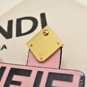 【AT13967】高級なFendi（フェンディ）FF Diamondsシリーズのピンク＆ブラック幾何学模様財布 | Fendi Roma