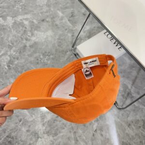 【AT1619】💛防塵バッグ付き。【YSLイヴ・サンローラン】2024年新作ヘビーデューティーメタル製野球帽🧢男女兼用 ～オールマッチの日常