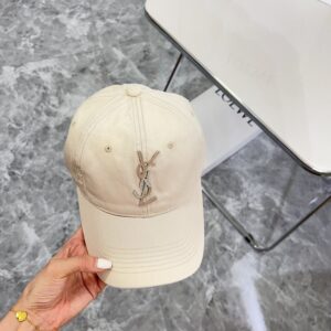 【AT1620】💛防塵バッグ付き。【YSLサン・ローラン】2024年新作メタルヘビー製メジャーブランドベースボールキャップ🧢男女兼用～デイリーウェアに最適