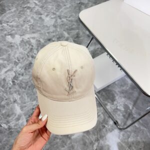 【AT1620】💛防塵バッグ付き。【YSLサン・ローラン】2024年新作メタルヘビー製メジャーブランドベースボールキャップ🧢男女兼用～デイリーウェアに最適