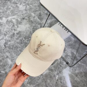 【AT1620】💛防塵バッグ付き。【YSLサン・ローラン】2024年新作メタルヘビー製メジャーブランドベースボールキャップ🧢男女兼用～デイリーウェアに最適