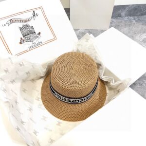 【AT1628】💛【DIORディオール】2024年の新作大きな編み帽子、ストローハット。夏の海辺で最適～新作素材は編み物で作られており、質感が満点💯