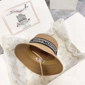 【AT1628】💛【DIORディオール】2024年の新作大きな編み帽子、ストローハット。夏の海辺で最適～新作素材は編み物で作られており、質感が満点💯