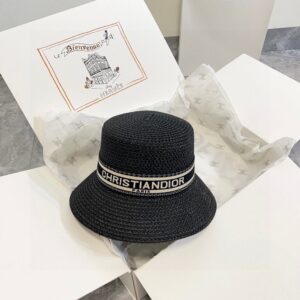 【AT1629】💛【DIORディオール】2024新作の高級編み帽子。夏の海辺で最適～新しい素材で編まれた～質感満点💯