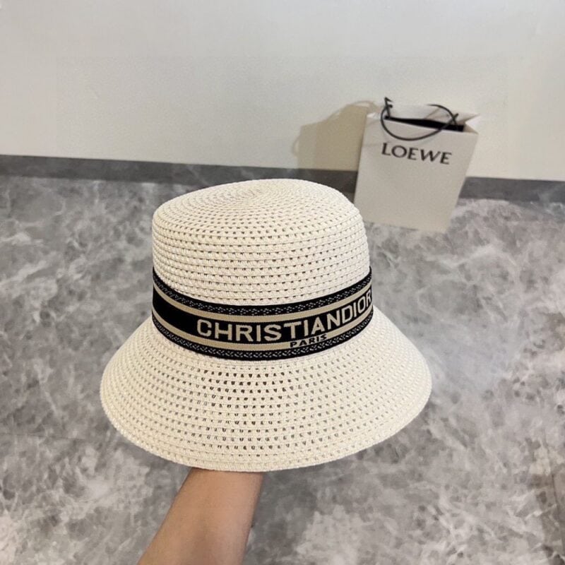 【AT1631】💛【DIORディオール】2024新作の大型編み帽子 サマーの海辺に最適〜新素材で編まれ〜質感満点💯