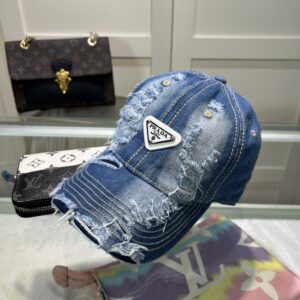 【AT1633】プラダ 🧢 は必須アイテムです。何年経ってもおしゃれで、日常使いにぴったりです。色も完璧で、帽子の形も素晴らしいです。誰が着ても似合います。質はとても良く、時尚で合わせやすいです。