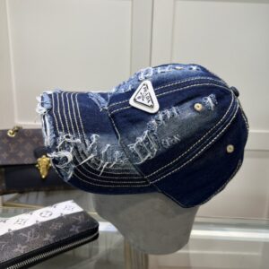 【AT1634】プラダ 🧢 これは何年も使える万能アイテムです。日常使いに最適で、色も完璧です。帽子の形も素晴らしく、誰が被っても似合います。品質も超一流で、おしゃれで合わせやすいです。