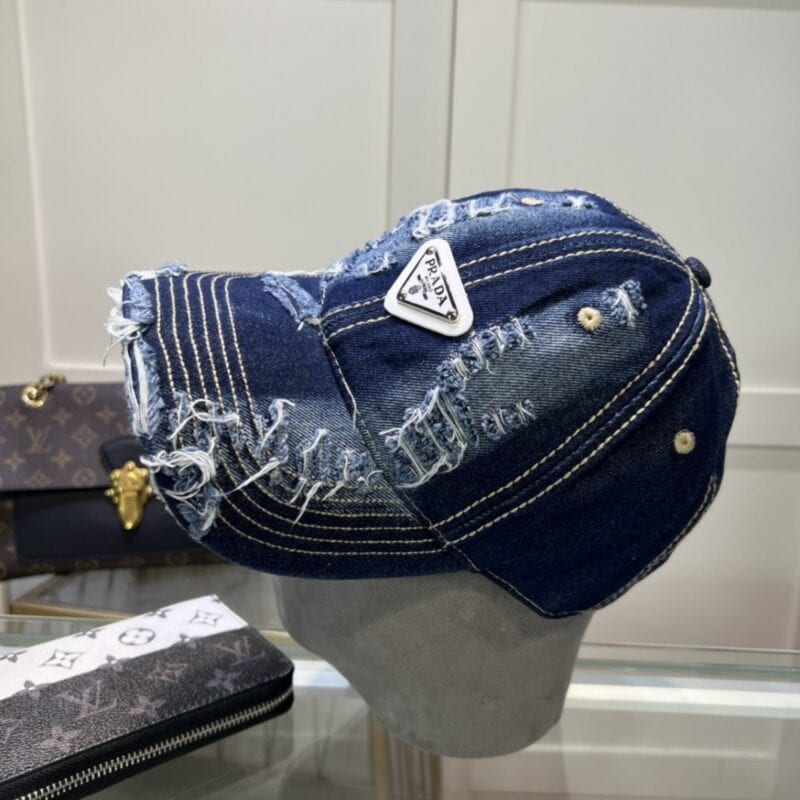 【AT1634】プラダ 🧢 これは何年も使える万能アイテムです。日常使いに最適で、色も完璧です。帽子の形も素晴らしく、誰が被っても似合います。品質も超一流で、おしゃれで合わせやすいです。