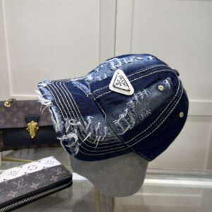 【AT1634】プラダ 🧢 これは何年も使える万能アイテムです。日常使いに最適で、色も完璧です。帽子の形も素晴らしく、誰が被っても似合います。品質も超一流で、おしゃれで合わせやすいです。
