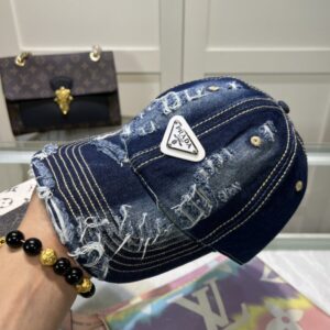 【AT1634】プラダ 🧢 これは何年も使える万能アイテムです。日常使いに最適で、色も完璧です。帽子の形も素晴らしく、誰が被っても似合います。品質も超一流で、おしゃれで合わせやすいです。