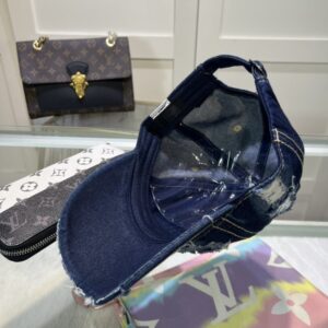 【AT1634】プラダ 🧢 これは何年も使える万能アイテムです。日常使いに最適で、色も完璧です。帽子の形も素晴らしく、誰が被っても似合います。品質も超一流で、おしゃれで合わせやすいです。