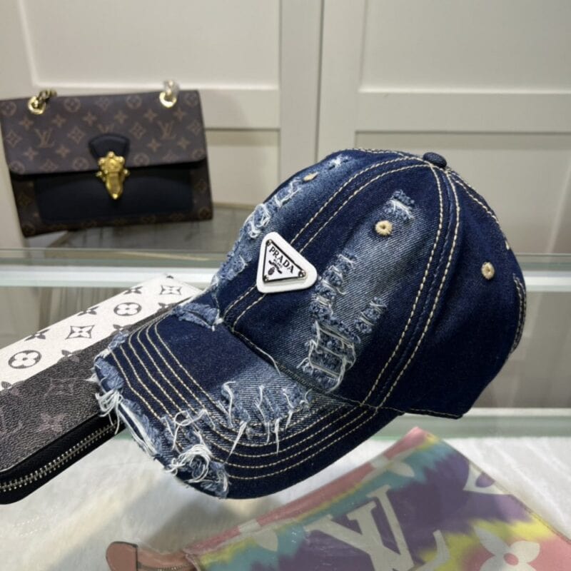 【AT1634】プラダ 🧢 これは何年も使える万能アイテムです。日常使いに最適で、色も完璧です。帽子の形も素晴らしく、誰が被っても似合います。品質も超一流で、おしゃれで合わせやすいです。