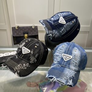 【AT1634】プラダ 🧢 これは何年も使える万能アイテムです。日常使いに最適で、色も完璧です。帽子の形も素晴らしく、誰が被っても似合います。品質も超一流で、おしゃれで合わせやすいです。