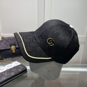 【AT1636】GUCCIの公式サイトから新作の野球帽が登場しました。オリジナルの品質が人気を集めています🔥🎩 製品の工芸は非常に精巧で、高級感があります！控えめな贅沢さがあり、持ち運びに便利です！売れ筋商品です！