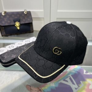 【AT1636】GUCCIの公式サイトから新作の野球帽が登場しました。オリジナルの品質が人気を集めています🔥🎩 製品の工芸は非常に精巧で、高級感があります！控えめな贅沢さがあり、持ち運びに便利です！売れ筋商品です！