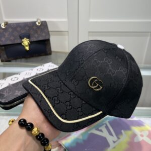 【AT1636】GUCCIの公式サイトから新作の野球帽が登場しました。オリジナルの品質が人気を集めています🔥🎩 製品の工芸は非常に精巧で、高級感があります！控えめな贅沢さがあり、持ち運びに便利です！売れ筋商品です！
