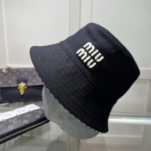 【AT1637】miumiuミウミウの新しいサンキャップ、公式ウェブサイトで新商品が発売されました！シンプルで大人なスタイル❤ファッションで大胆🌹控えめな贅沢🥰紫外線対策、ファッションも大事、マストアイテム🙆🏻😱早めに手に入れてください🤩あなたにぴったり！サイズ調節可能！