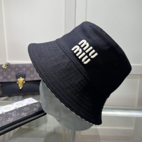 【AT1637】miumiuミウミウの新しいサンキャップ、公式ウェブサイトで新商品が発売されました！シンプルで大人なスタイル❤ファッションで大胆🌹控えめな贅沢🥰紫外線対策、ファッションも大事、マストアイテム🙆🏻😱早めに手に入れてください🤩あなたにぴったり！サイズ調節可能！