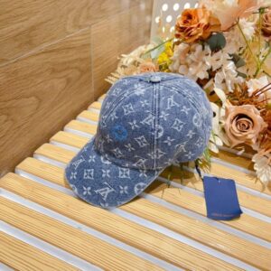 【AT1651】LVの新しい刺繍入りアルファベットベースボールキャップ。クラシックなロゴデザインで、決して時代遅れにならないファッションアイテムです。SNSインフルエンサーもおすすめするおしゃれな小物🤪