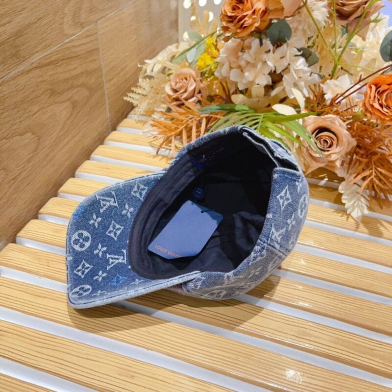 【AT1651】LVの新しい刺繍入りアルファベットベースボールキャップ。クラシックなロゴデザインで、決して時代遅れにならないファッションアイテムです。SNSインフルエンサーもおすすめするおしゃれな小物🤪